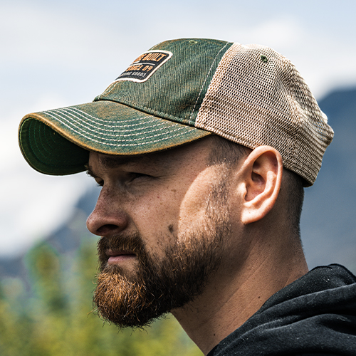 Pre-curved visor, green undervisor with contrasting stitch detail Pre-curved visor, green undervisor with contrasting stitch detail